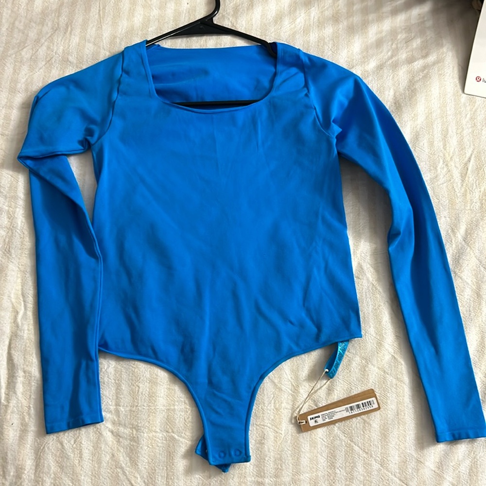 NWT Skims essential bodysuit, long sleeve scoop neck bodysuit
